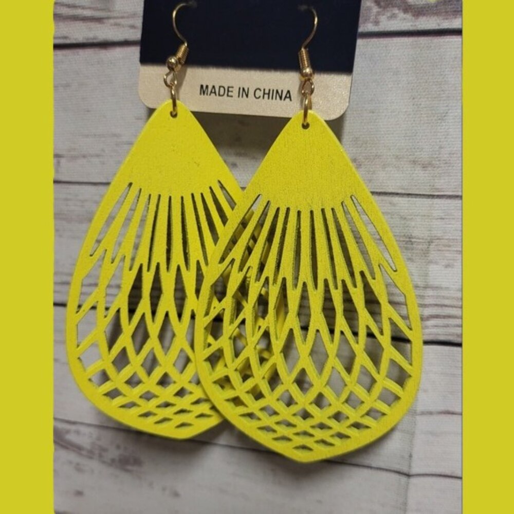😁BOGO SALE😁. Top & Top Pastels wood hand carved dangle lightweight earrings